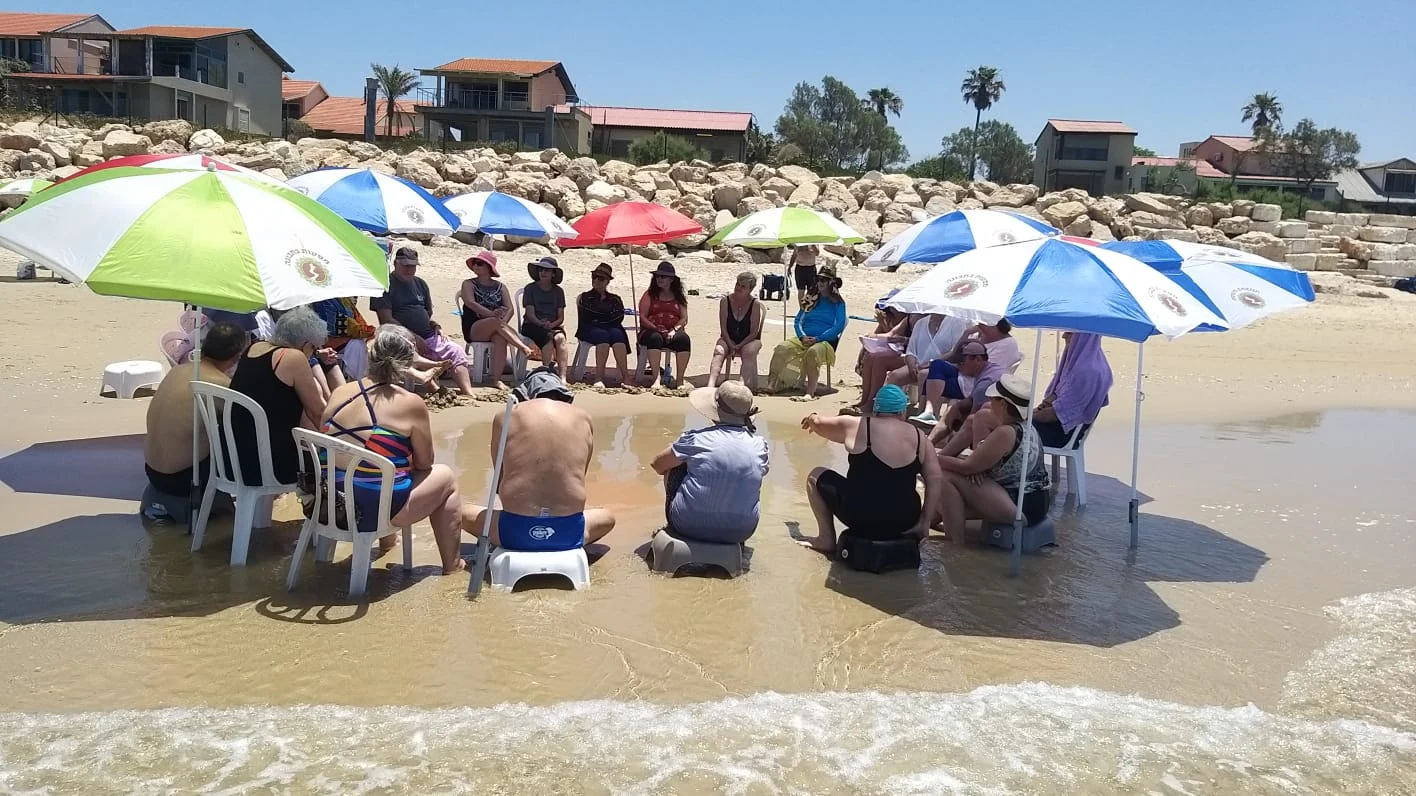 מעגל פתיחה בחוף הים